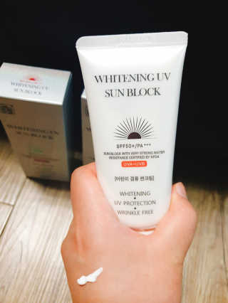 지고트 화이트닝 유브이 썬블럭 크림 70ml,1+1 — 5점을 준 리뷰어가 2019년 6월 올린 사용 사진