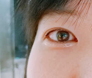 [블랙루즈] 펄블리 아이 글리터 2종 — 5점을 준 리뷰어가 2019년 1월 올린 사용 사진