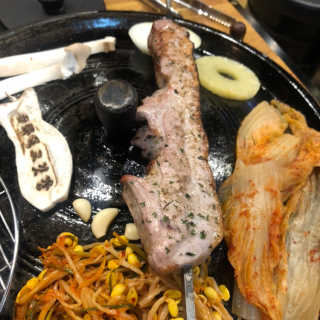 [화덕고깃간 마곡발산점] 화덕삼겹살2인분 — 4.5점을 준 리뷰어가 2019년 9월 올린 사용 사진