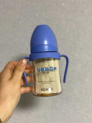 유비맘 샘방지 PPSU 빨대컵_컬러 랜덤 발송 — 5점을 준 리뷰어가 2020년 3월 올린 사용 사진