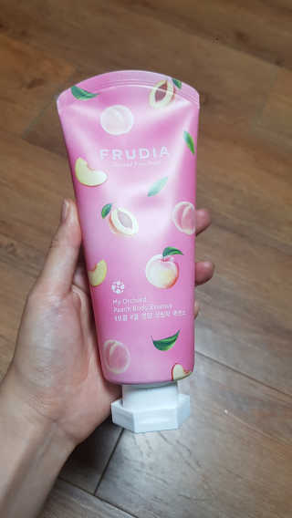 [후르디아] 복숭아 바디워시+바디에센스 세트 — 5점을 준 리뷰어가 2019년 7월 올린 사용 사진