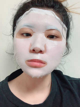 GARANG GARANG 피오니 룻 모이스처라이징 앤 수딩 마스크팩 — 5점을 준 리뷰어가 2019년 8월 올린 사용 사진