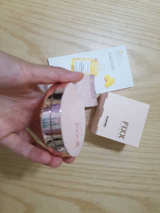 쏘내추럴 밀착 착붙 픽스쿠션 — 3점을 준 리뷰어가 2019년 8월 올린 사용 사진