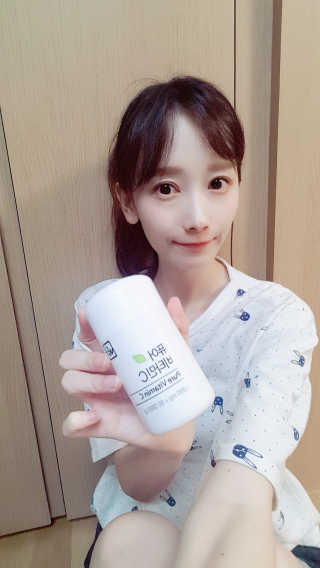 네츄럴굿띵스 퓨어 비타민C 30일분 — 5점을 준 리뷰어가 2018년 10월 올린 사용 사진