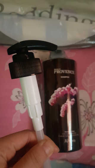 프로방스 바이올렛 퍼퓸 샴푸 1000ml 업그레이드 — 4점을 준 리뷰어가 2019년 6월 올린 사용 사진