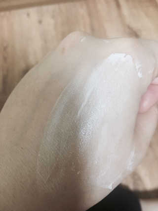 더메이런 에잇콤플렉스 워터드롭 화이트 크림 — 3.5점을 준 리뷰어가 2017년 1월 올린 사용 사진
