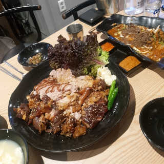 [하영족발과보쌈 강서구청점] 족발中 2인세트 — 5점을 준 리뷰어가 2019년 3월 올린 사용 사진