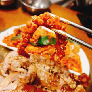 [동네맛집족발] 4개 족발 중 택1 — 4점을 준 리뷰어가 2020년 1월 올린 사용 사진