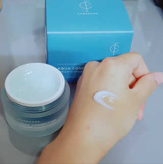 포렌코즈 아쿠아 커넥션 크림 — 3.83점을 준 리뷰어가 2017년 8월 올린 사용 사진