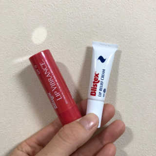 블리스텍스 립 릴리프 크림 립밤, 립 바이브런스 립밤 — 4.67점을 준 리뷰어가 2018년 11월 올린 사용 사진