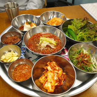 [동네맛집족발] 4개 족발 중 택1 — 5점을 준 리뷰어가 2019년 12월 올린 사용 사진