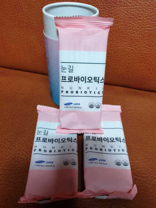 눈길 프로바이오틱스 눈길 콜라겐 프로바이오틱스 — 3점을 준 리뷰어가 2019년 11월 올린 사용 사진
