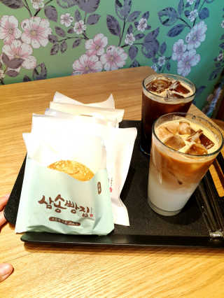 삼송빵집 부천점 [삼송빵집 부천역사점]삼송빵집 특별세트 — 5점을 준 리뷰어가 2019년 7월 올린 사용 사진