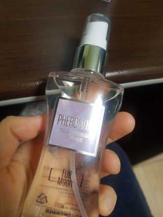 레드컨테이너 페로몬향 퍼퓸 바디미스트 80ml — 5점을 준 리뷰어가 2019년 12월 올린 사용 사진