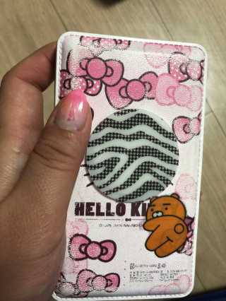 주식회사 디디팝스타일 신개념 특수 거치대 스티키패드 어디든 착착 붙어요 — 3.83점을 준 리뷰어가 2018년 3월 올린 사용 사진