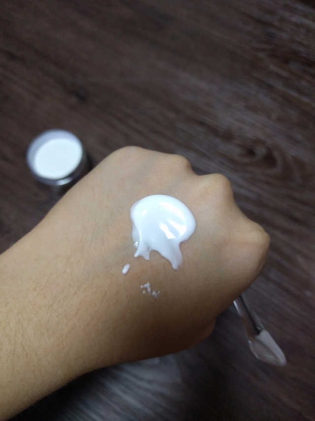 에잇콤플렉스 워터드롭 화이트 크림 리뷰 사진