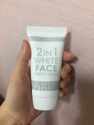 피움 스킨바리스타 2in1 화이트 페이스 퍼펙션 50ml — 4점을 준 리뷰어가 2018년 11월 올린 사용 사진