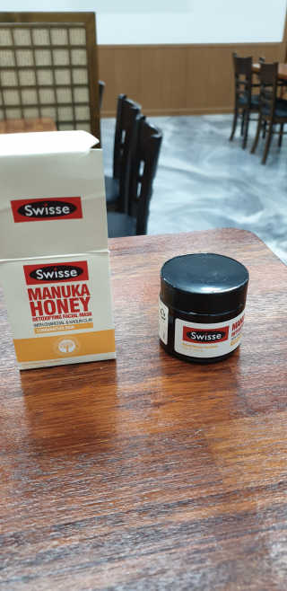 SWISSE 스위스 마누카 허니 디톡시파잉 페이셜 마스크 — 3점을 준 리뷰어가 2020년 1월 올린 사용 사진