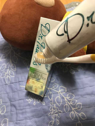 큐어스크립트 닥터폴스 치약 바닐블랙티향 — 3.17점을 준 리뷰어가 2018년 3월 올린 사용 사진