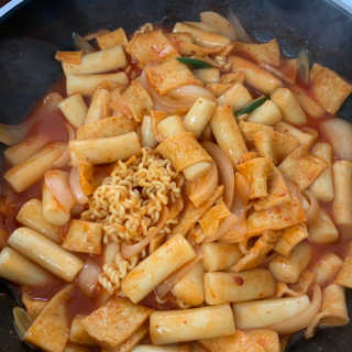 홍대미미네국물떡볶이 [홍대미미네]오리지널 국물 떡볶이4팩 + 라면사리 — 4점을 준 리뷰어가 2019년 4월 올린 사용 사진