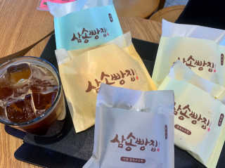 삼송빵집 부천점 [삼송빵집 부천역사점]삼송빵집 특별세트 — 4.5점을 준 리뷰어가 2019년 9월 올린 사용 사진