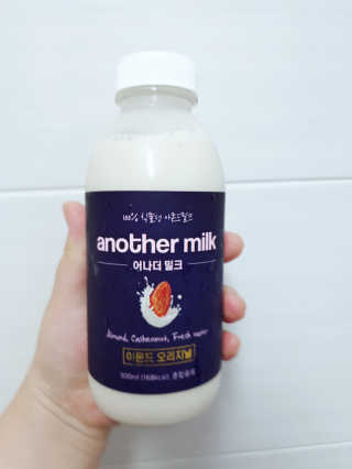 식사대용 아몬드밀크 어나더밀크 500ml X 2병 — 4.5점을 준 리뷰어가 2018년 9월 올린 사용 사진