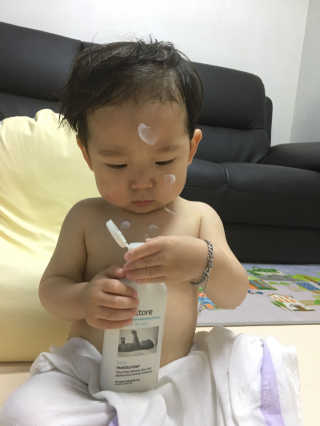 엘루스벤 에코스토어_베이비로션_200ml — 4점을 준 리뷰어가 2017년 6월 올린 사용 사진