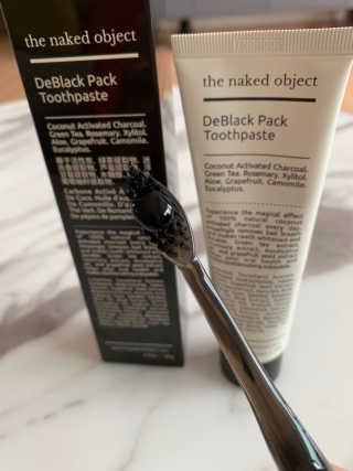 the naked object 디블랙팩치약 디블랙칫솔 세트 — 3점을 준 리뷰어가 2019년 6월 올린 사용 사진