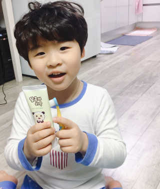 달곰이 어린이 치약+어린이 칫솔 SET — 4.17점을 준 리뷰어가 2018년 1월 올린 사용 사진