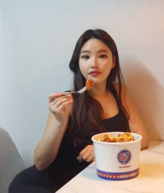 [오리지널87닭강정 오류본점] 반반메뉴 2개 중 택1 — 5점을 준 리뷰어가 2020년 2월 올린 사용 사진
