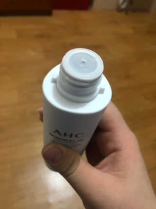 AHC 에이 에이치 씨 미니멀 10 워터리 에센스 — 2점을 준 리뷰어가 2018년 12월 올린 사용 사진