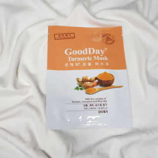 GoodDay Skincare GoodDay 강황 마스크 — 5점을 준 리뷰어가 2019년 9월 올린 사용 사진