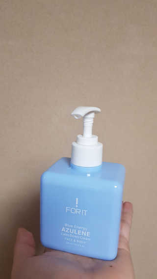포잇 블루에너지 아줄렌 대용량 수분크림300ml — 4.67점을 준 리뷰어가 2018년 10월 올린 사용 사진