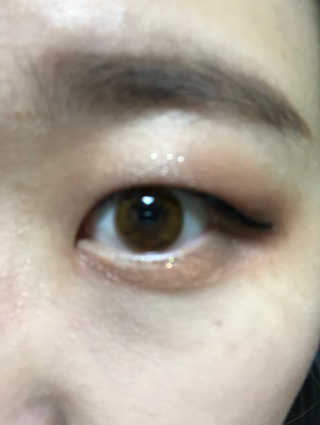[블랙루즈] 펄블리 아이 글리터 2종 — 3.5점을 준 리뷰어가 2019년 1월 올린 사용 사진