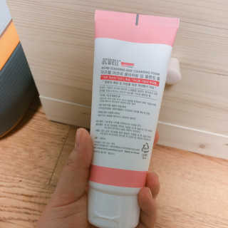 아크웰 아크네 클리어링 딥 클렌징 폼 — 3.83점을 준 리뷰어가 2018년 11월 올린 사용 사진