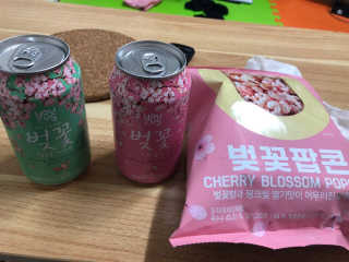 GS25 벚꽃 팝콘 + 벚꽃스파클링 + 벚꽃 청포도 에이드 — 4.17점을 준 리뷰어가 2018년 3월 올린 사용 사진