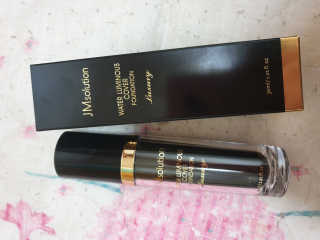JM솔루션 물광 커버 파운데이션 럭셔리 — 4.33점을 준 리뷰어가 2019년 1월 올린 사용 사진
