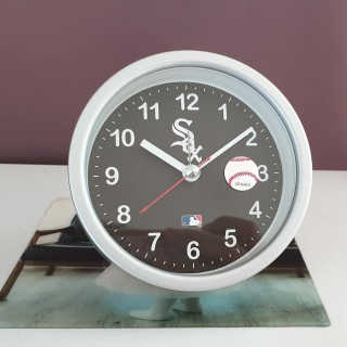 MLB WATCH n LEISURE MLB 아날로그 디자인 탁상시계 8종 — 5점을 준 리뷰어가 2020년 1월 올린 사용 사진
