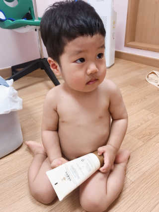 뷰티여우_아토클리닉 [아토클리닉] 아기들이 쓰는 보습, 진정 수딩젤 2개 — 5점을 준 리뷰어가 2019년 7월 올린 사용 사진