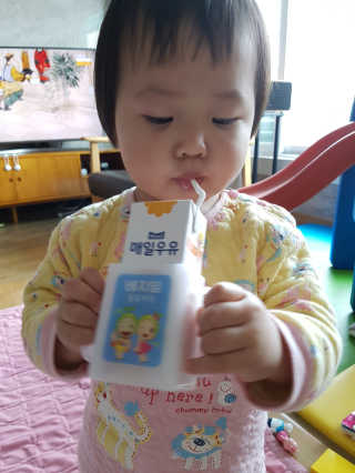 매일우유 멸균 매일우유 저지방 2프로 멸균 핑크퐁 에디션 6입 — 5점을 준 리뷰어가 2017년 12월 올린 사용 사진
