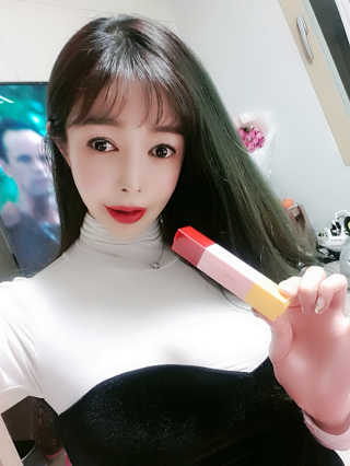 스톤브릭 모이스쳐 립+믹스립+홀더+플러그 세트 — 5점을 준 리뷰어가 2019년 12월 올린 사용 사진