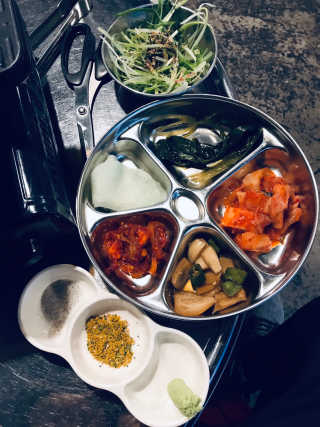 [돼지삼촌]특수부위 한판or이베리코 커플세트 중 택 1 — 4점을 준 리뷰어가 2019년 2월 올린 사용 사진