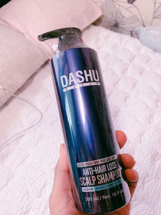 다슈코리아 다슈 단백질 한방 두피 골드 샴푸 500ml +샴푸브러쉬 — 5점을 준 리뷰어가 2019년 5월 올린 사용 사진