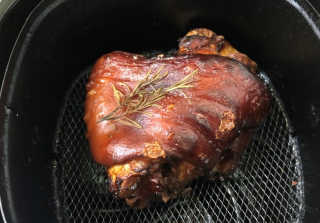 행복먹거리공작소 맥족. 맥주에 빠진 족발 550g + 마늘소스 70g — 5점을 준 리뷰어가 2020년 1월 올린 사용 사진