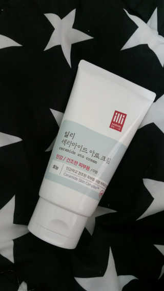 일리윤 세라마이드 아토 집중 크림 — 4.67점을 준 리뷰어가 2017년 6월 올린 사용 사진