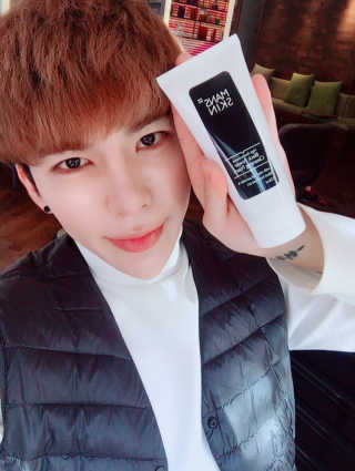 맨즈스킨 블랙파워 클렌징폼 — 3.83점을 준 리뷰어가 2017년 11월 올린 사용 사진