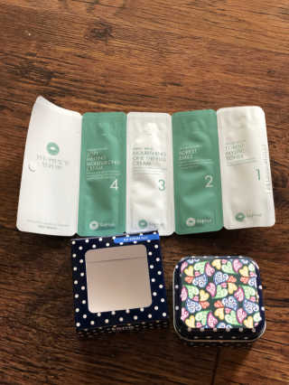 수피요 통동 팔공검 NO SEBUM POWDER PACT — 3.83점을 준 리뷰어가 2018년 6월 올린 사용 사진