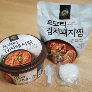 GS25 YOU US  오모리김치돼지찜 — 4.5점을 준 리뷰어가 2018년 3월 올린 사용 사진