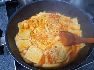 잠실맛집,홍코너떡볶이가우리집에[옛날맛,짜장맛옵션] — 5점을 준 리뷰어가 2019년 12월 올린 사용 사진