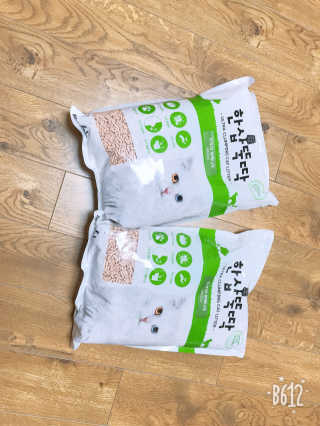 [펫토리아] BEST 고양이두부모래 6L 한삽뚝딱 — 4.5점을 준 리뷰어가 2019년 2월 올린 사용 사진
